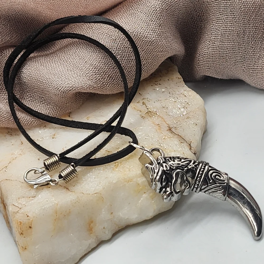 ❤️ Silver plated Woolf Tooth Pendant Black Cord Tiger Leon Celtic Ethnic Boho